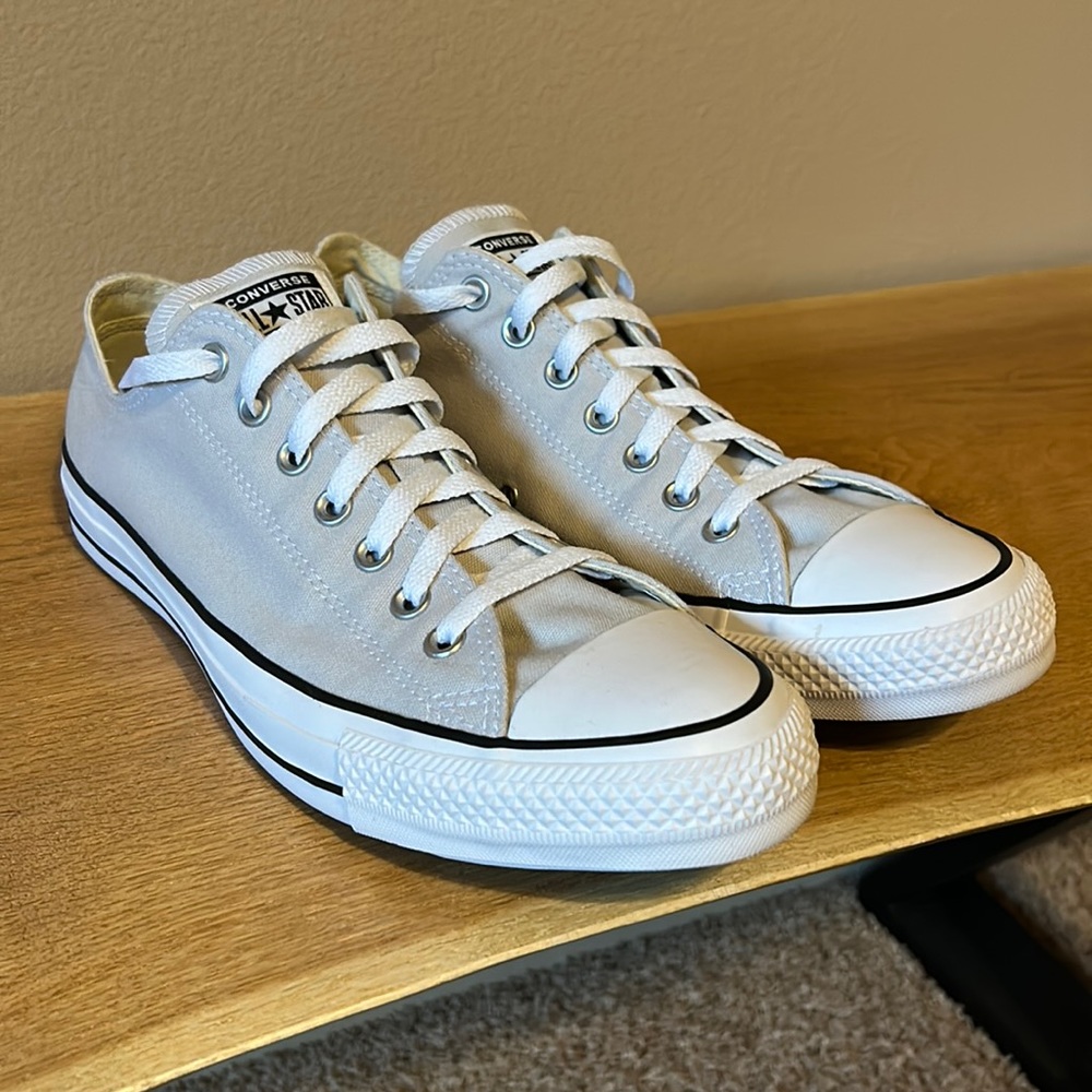 Converse all star low top shoes men’s size 12 like new.